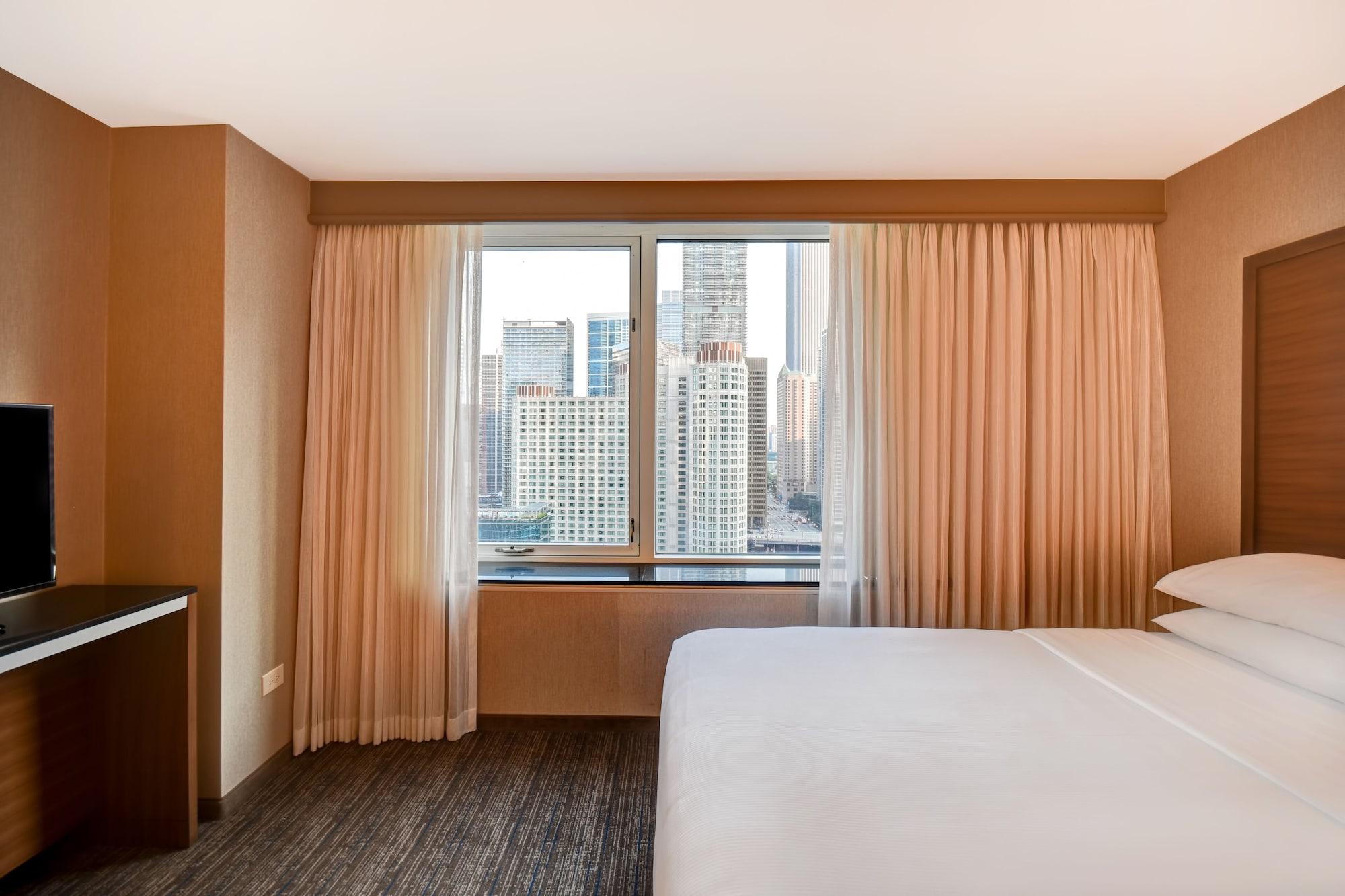 Embassy Suites By Hilton Chicago Downtown Magnificent Mile Exterior foto