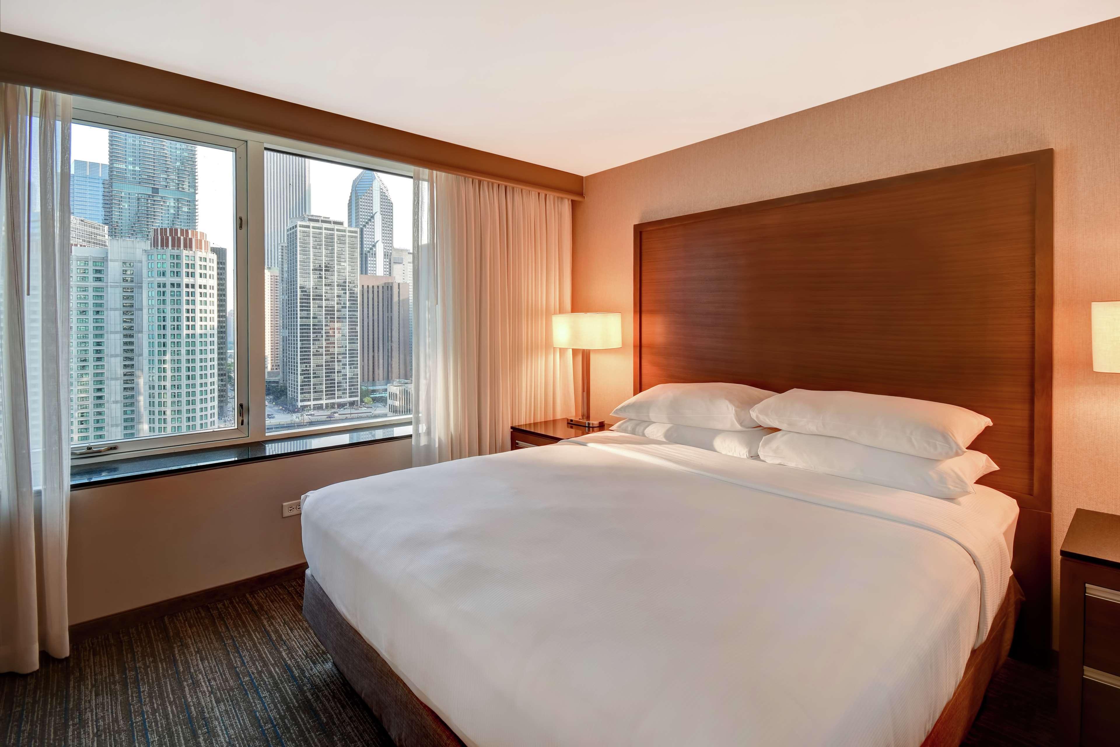Embassy Suites By Hilton Chicago Downtown Magnificent Mile Exterior foto
