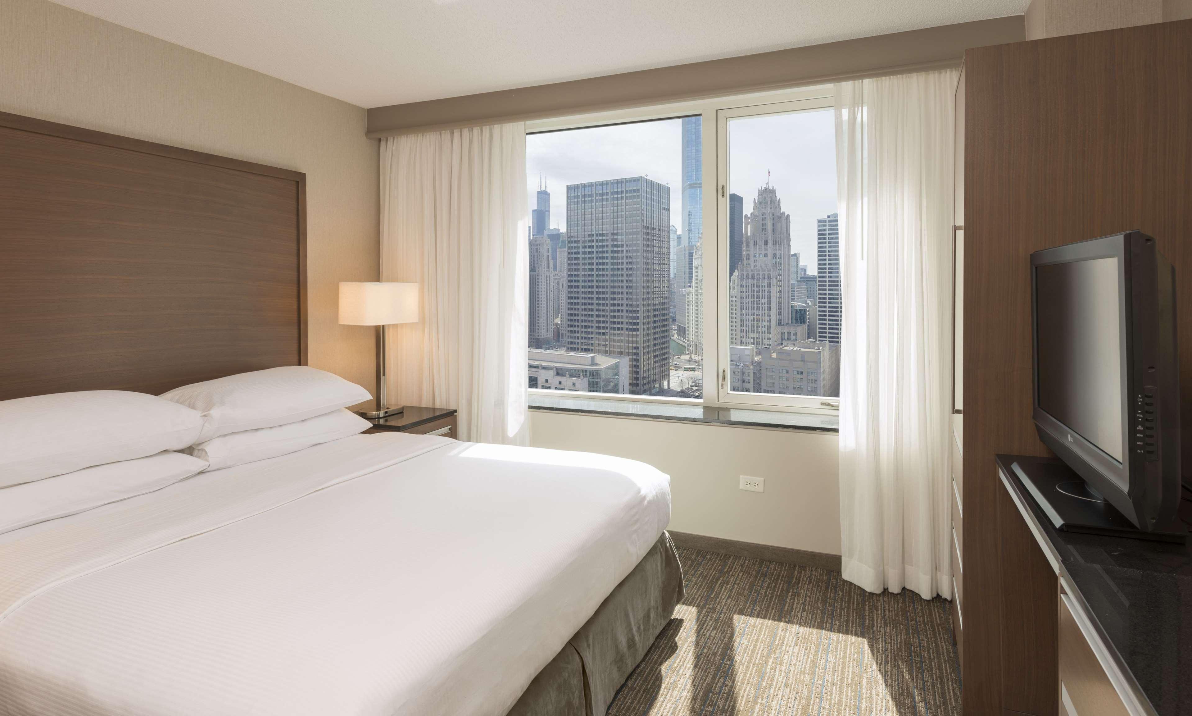 Embassy Suites By Hilton Chicago Downtown Magnificent Mile Exterior foto