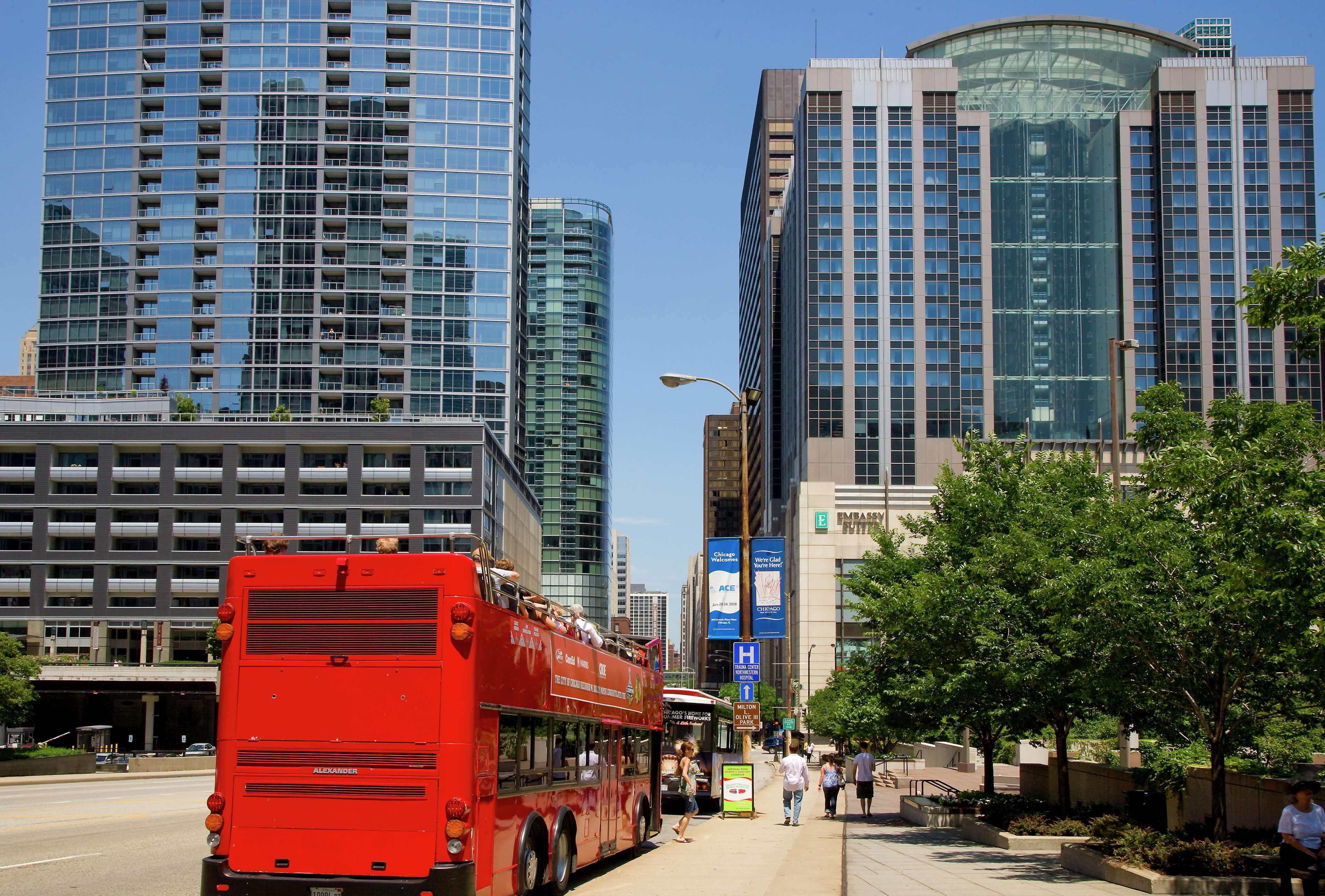 Embassy Suites By Hilton Chicago Downtown Magnificent Mile Exterior foto