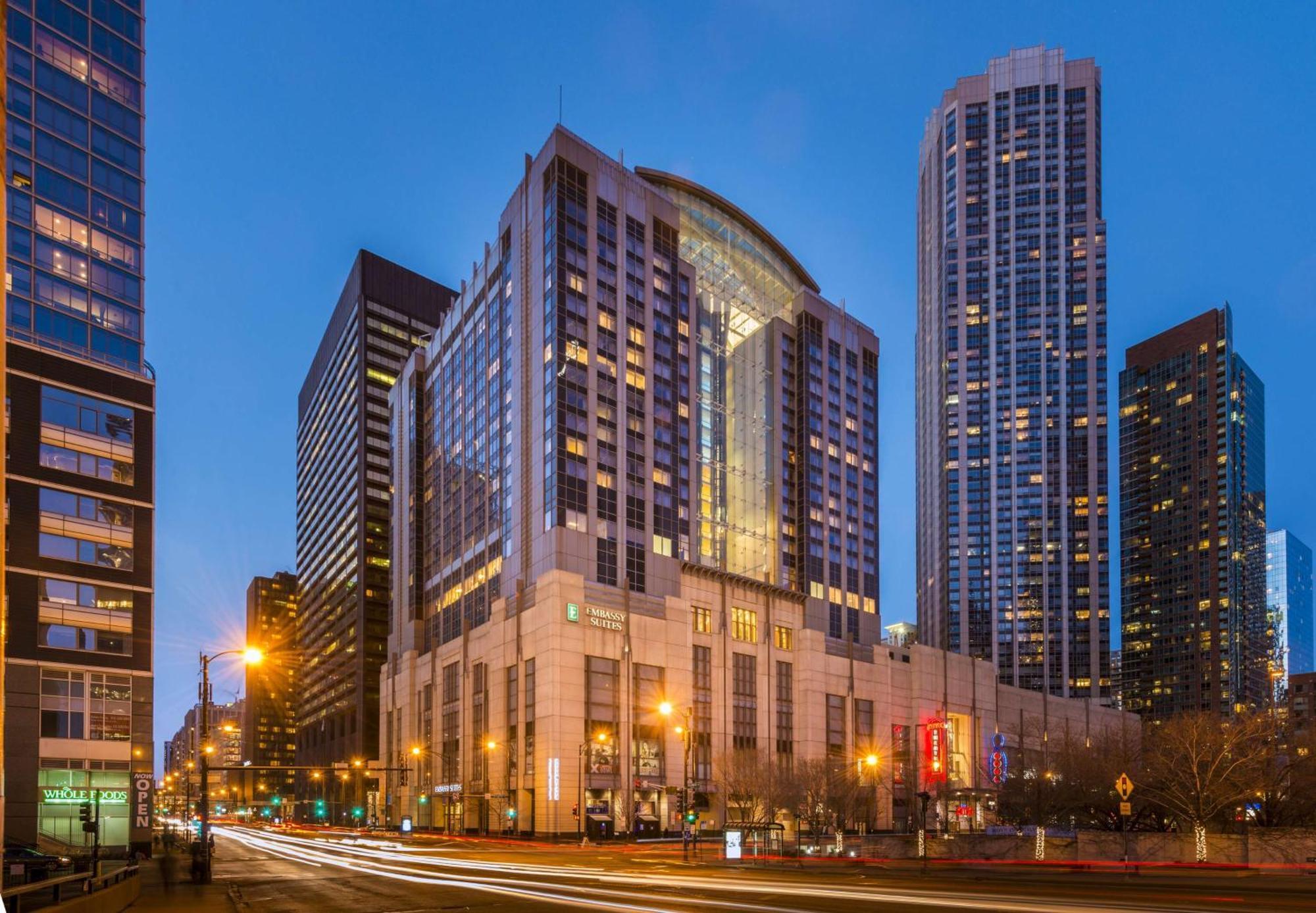 Embassy Suites By Hilton Chicago Downtown Magnificent Mile Exterior foto