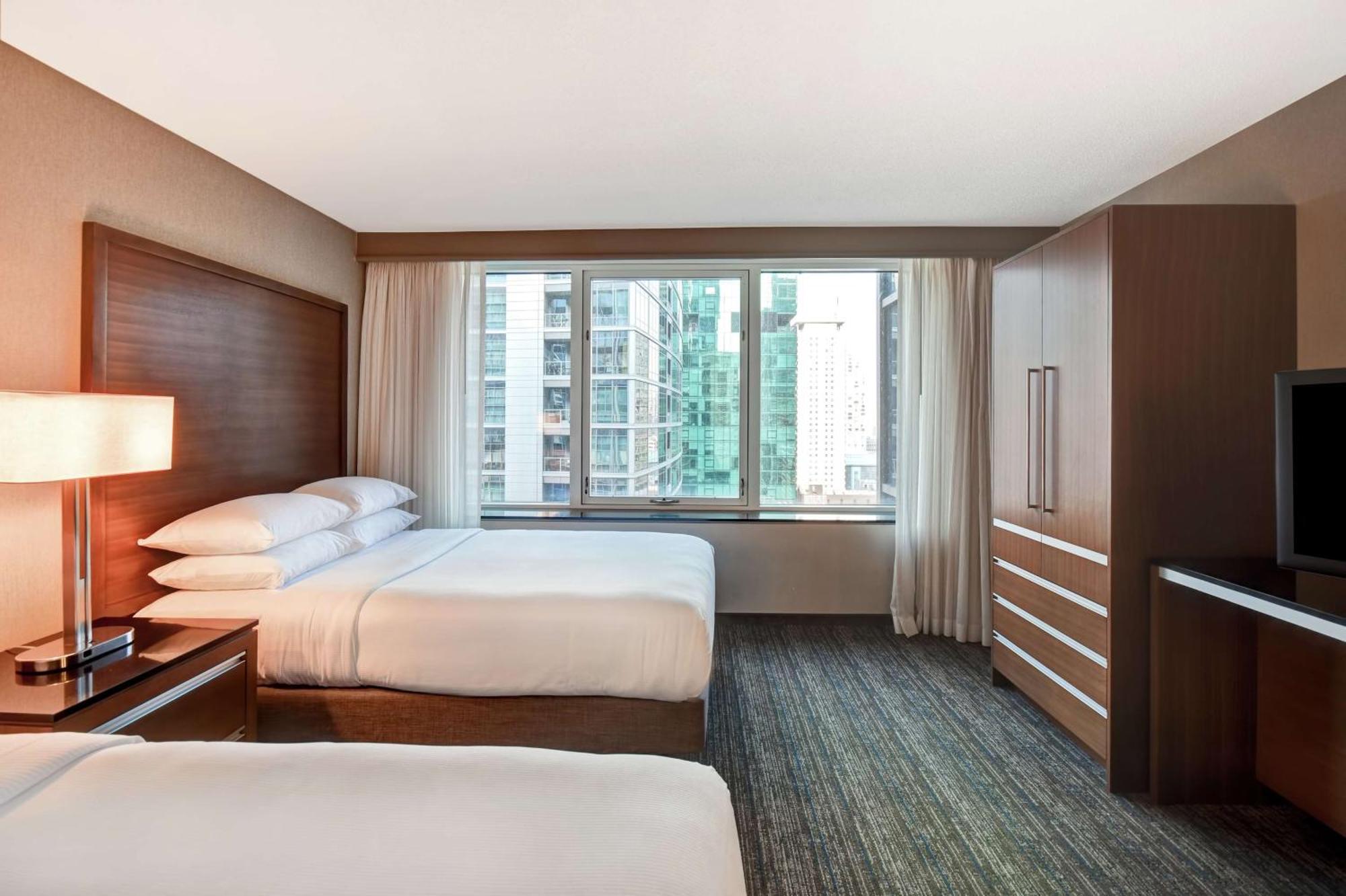 Embassy Suites By Hilton Chicago Downtown Magnificent Mile Exterior foto