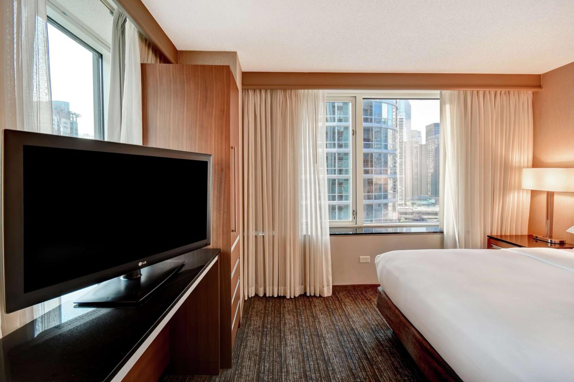 Embassy Suites By Hilton Chicago Downtown Magnificent Mile Exterior foto