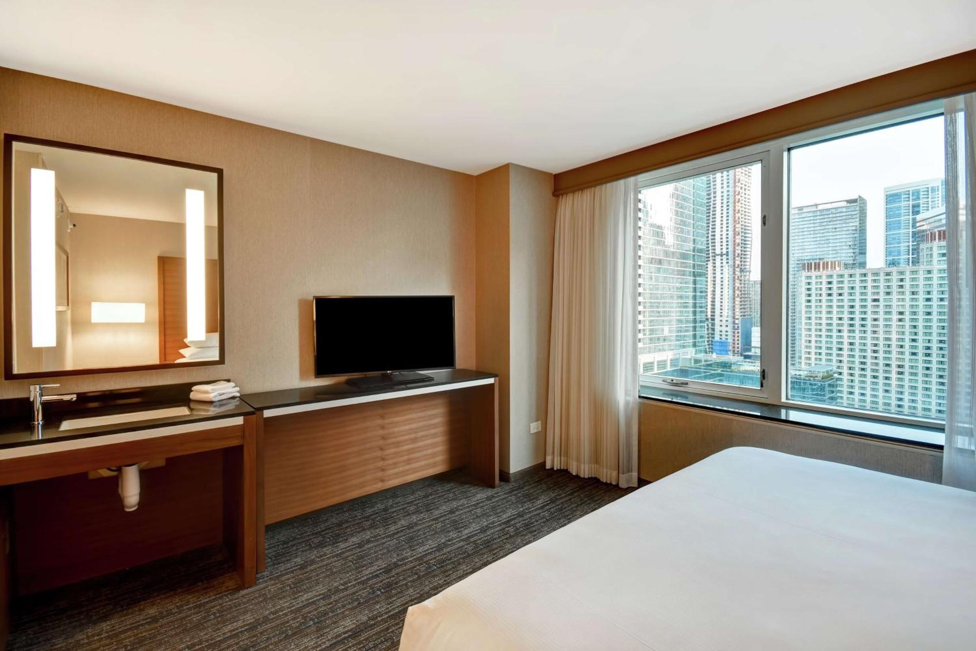 Embassy Suites By Hilton Chicago Downtown Magnificent Mile Exterior foto