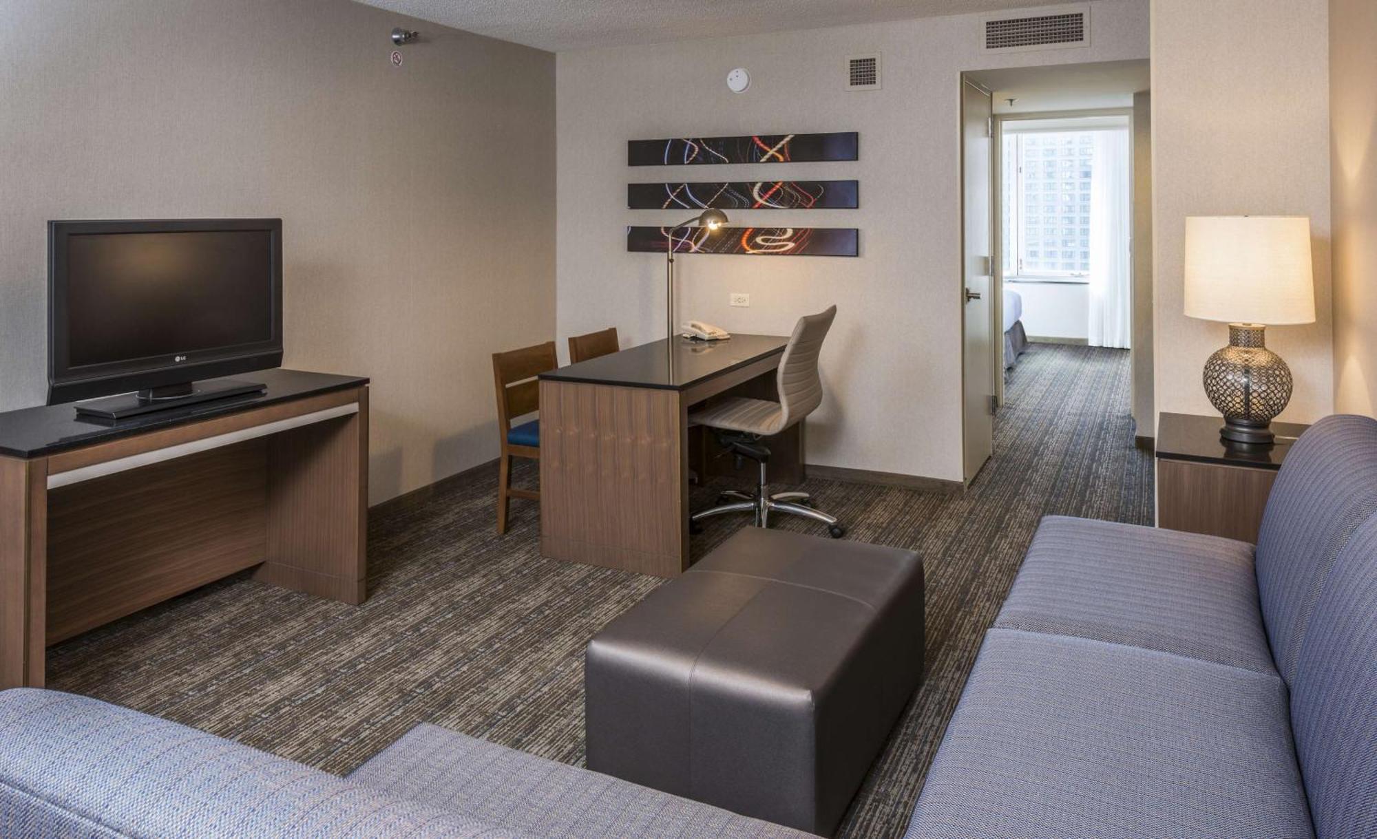 Embassy Suites By Hilton Chicago Downtown Magnificent Mile Exterior foto